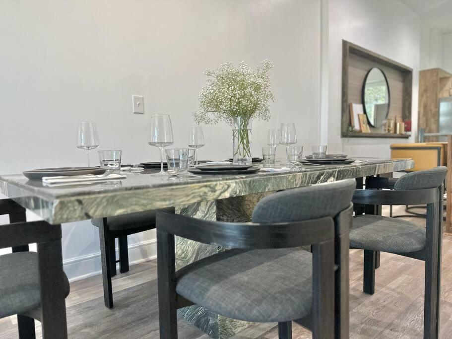 The Josephine By Luxe Pgh Villa
